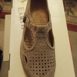 Womens 8.5 brand new shoes